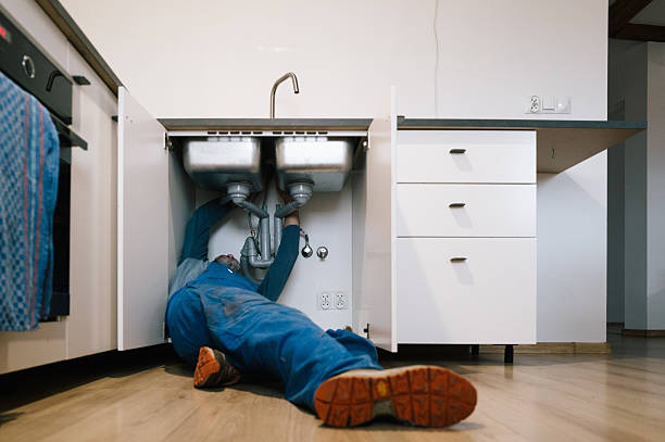 Professional Leak Detection technician working in Justice, IL